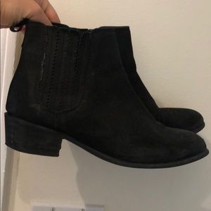 Steve Madden black booties